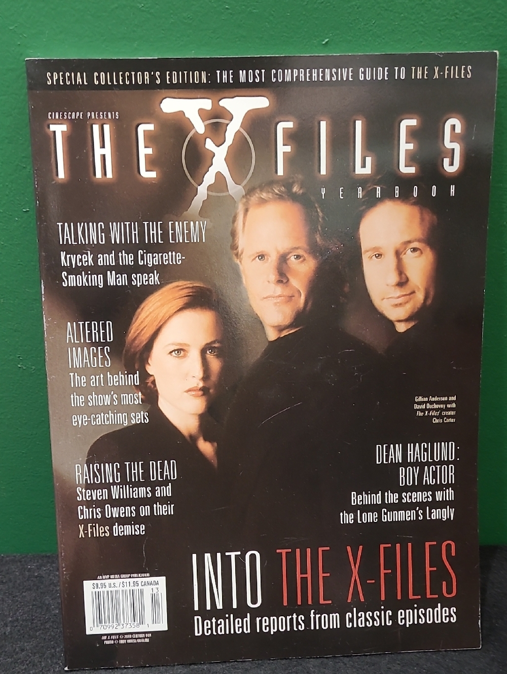 The X-Files Yearbook: Into The X-Files Collector's Edition - Black